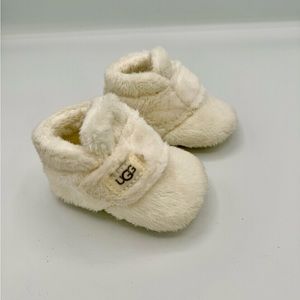 Ugg baby Bixbee booties white fur size 0/1